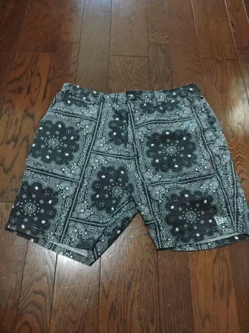 뉴에라 하프 팬츠 L 페이즐리 무늬 블랙