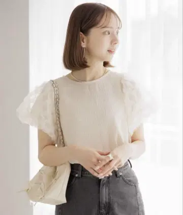 플라워 시어 퍼프 블라우스
