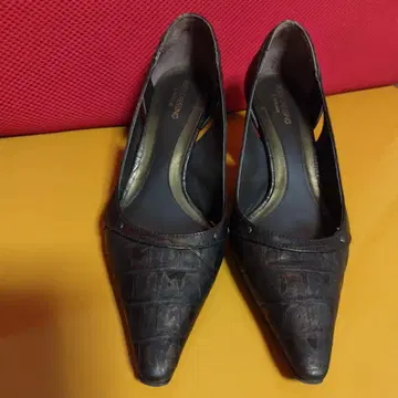 바디 드레싱 다크 브라운 크로커다일풍 힐