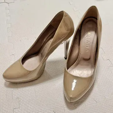 DIANA 베이지 에나멜 하이힐 23.5cm