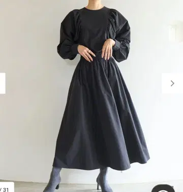 안피로 FINE MOVE 플레어 스커트 블랙 2023ss