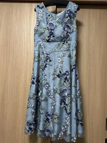 GRACE CONTINENTAL 스카이블루 자수 드레스