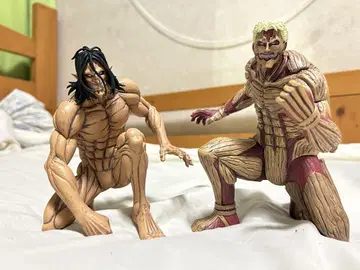 진격의 거인 갑옷의 거인 피규어
