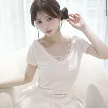 Darich 다리치 레이스 V넥 크롭 티셔츠 화이트