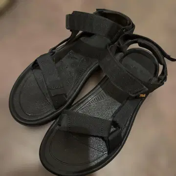 Teva 블랙 샌들 뷰티 앤 유스