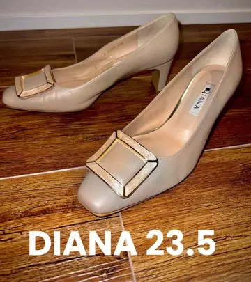 DIANA 베이지 스퀘어토 펌프스 골드 배지 23.5