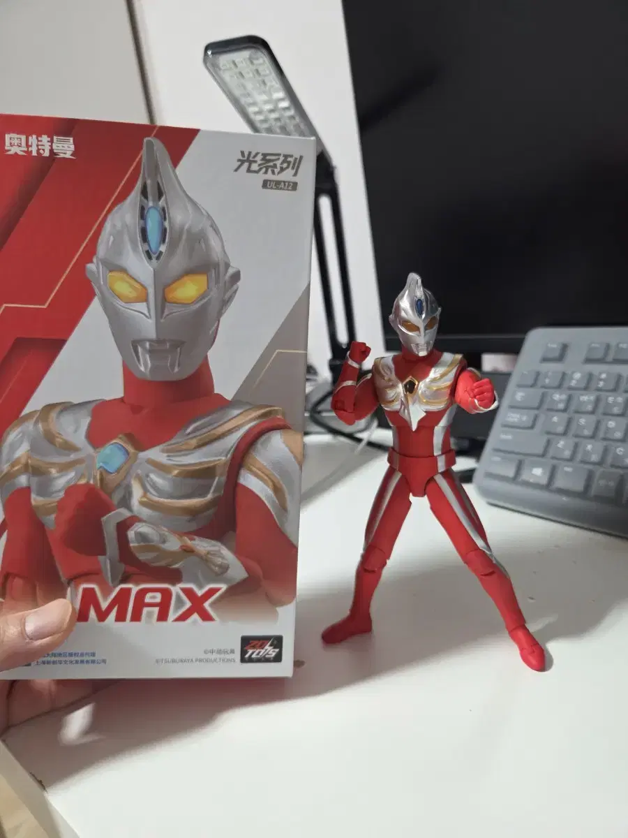 ZD TOYS Ultraman Max Figure