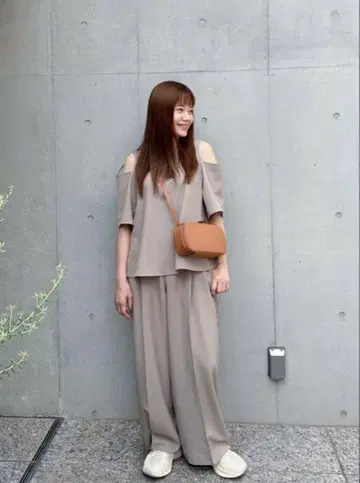 타카야마 나오코 EiiS 글로벌 워크 콜라보 블라우스 팬츠 셋업