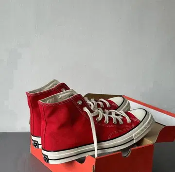 새상품 빨간색 하이컷 Chuck Taylor CT70 26.5cm