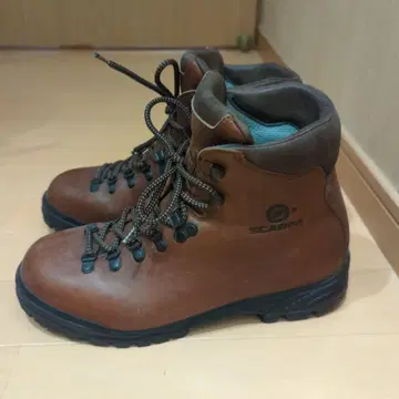 SCARPA 브라운 등산화