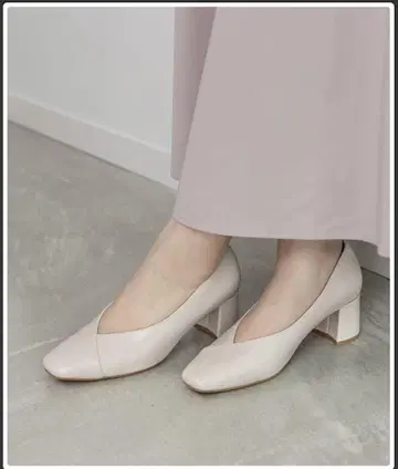 RANDA 란다 아이보리 3E 센터 크로스 펌프스