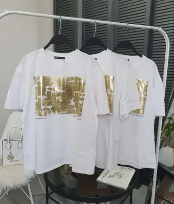 ZARA 메탈릭 호일 프린트 티셔츠 골드