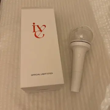 IVE 공식 응원봉 화이트 빛이 나지 않습니다.