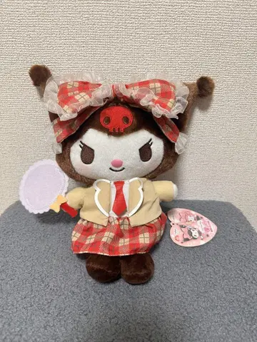 산리오 캐릭터 봉제 인형 체크 의상 쿠로미