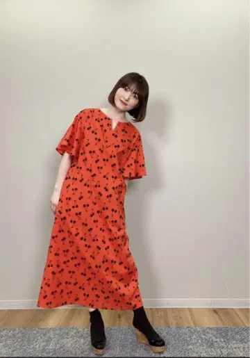 MUVELL 체리 프린트 원피스 사이즈 38