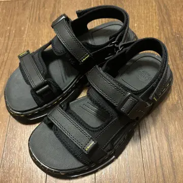 Dr. Martens FORSTER 멀티 스트랩 샌들