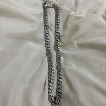 아바란치 목걸이
