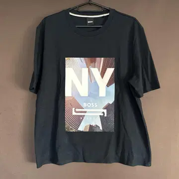 오타니 쇼헤이 착용 HUGO BOSS NY 프린트 티셔츠