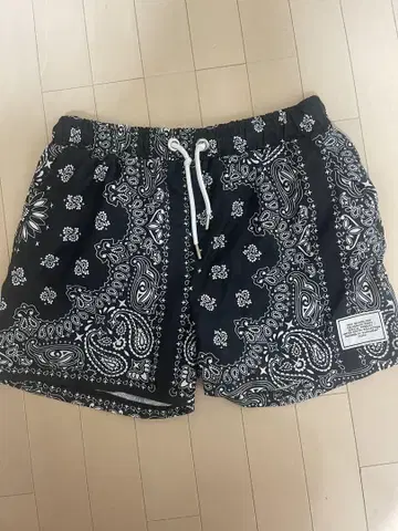 반다나 패턴 블랙 숏 팬츠 boohooMAN 한정판