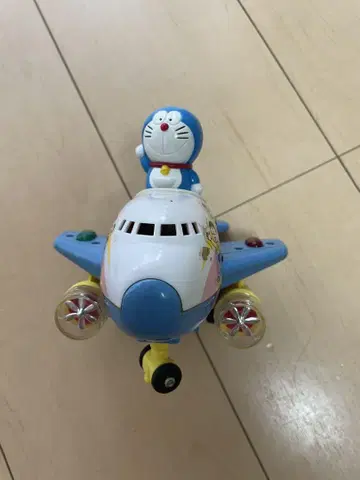 도라에몽 비행기