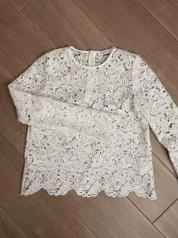 spick&span 화이트 레이스 긴팔 상의