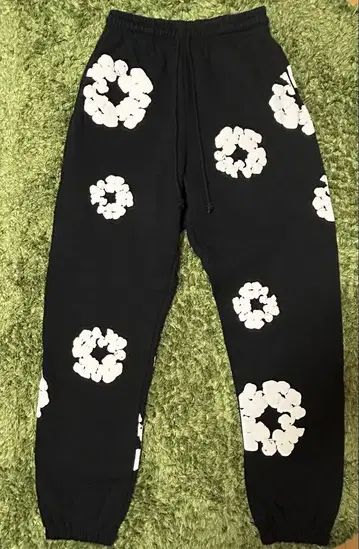 DENIM TEARS/데님 티어스 WREATH SWEAT PANTS
