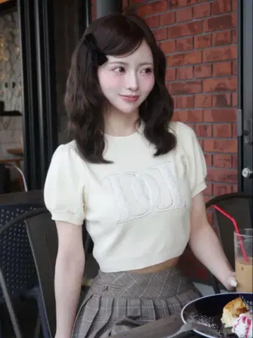 darich 다리치 백 오픈 아플리케 니트 탑