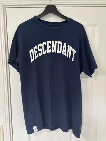 DESCENDANT 네이비 티셔츠
