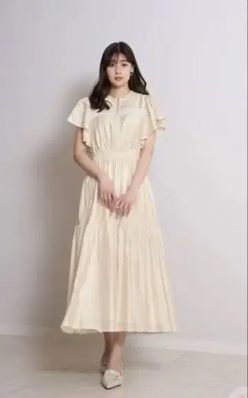하립투 Little Butterfly Sleeve Dress