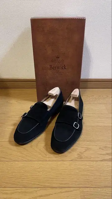 Berwick 블랙 스웨이드 로퍼 25.5cm