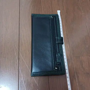 블랙과 그린 가죽 장지갑
