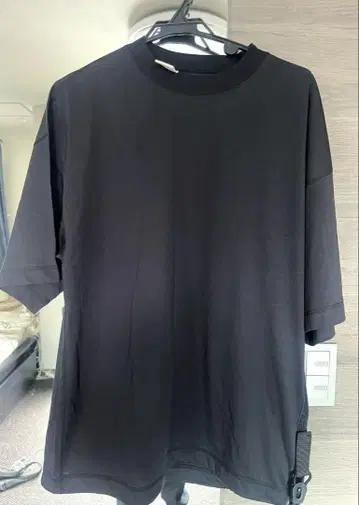 엔할리우드 블랙 티셔츠
