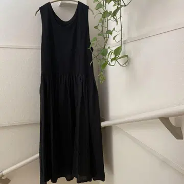 nest Robe 이종 소재 도킹 슬리브리스 원피스