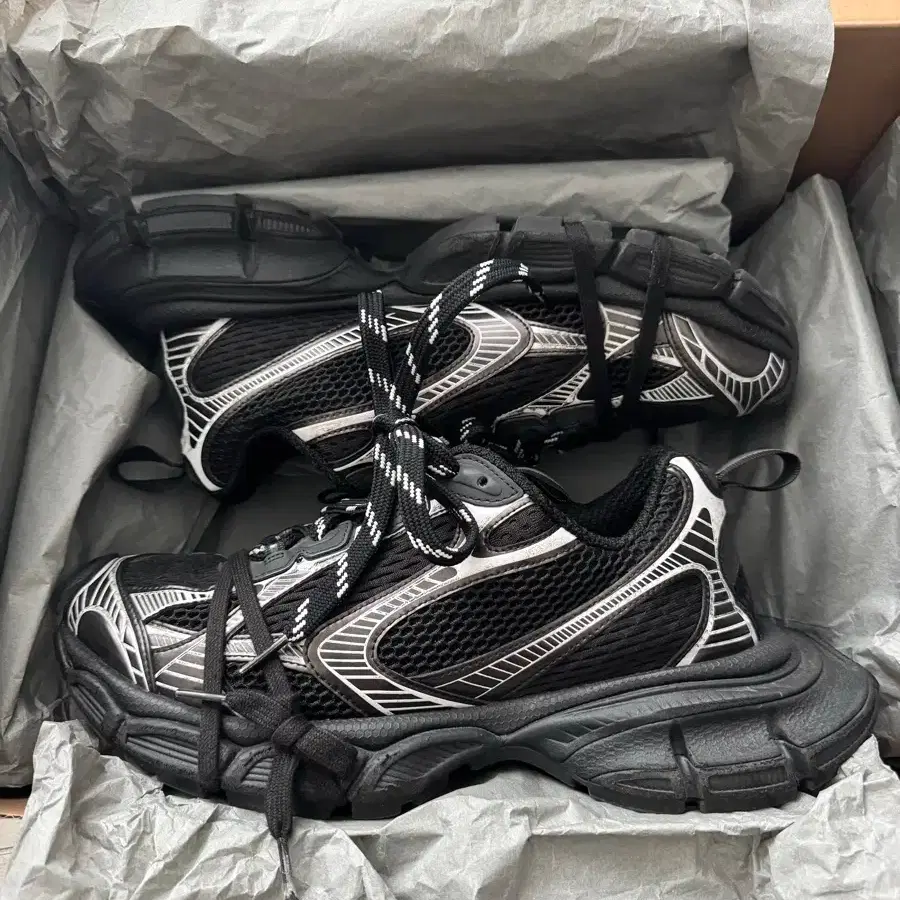 BALENCIAGA スニーカー 42 ブラック 【公式通販】