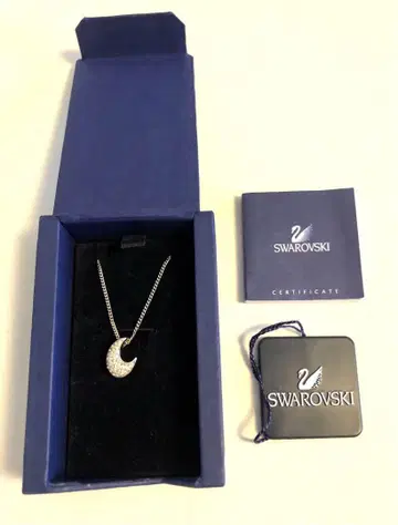 SWAROVSKI 스와로브스키 목걸이 크레스트 문