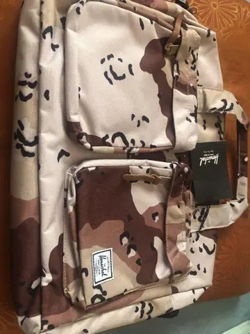 Herschel 카모플라쥬 숄더백 미사용