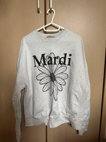Mardi 꽃무늬 프린트 맨투맨 그레이