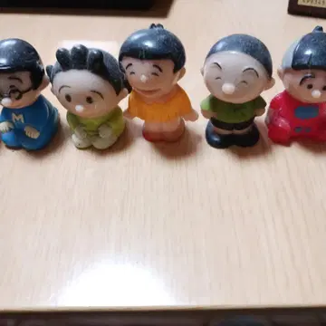 사자에 가족, 7개 세트
