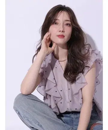 아푸와이저 리셰 하트 자수 프릴 블라우스