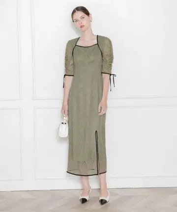 Leja 스퀘어 넥 배색 파이핑 뒷면 볼레로 I 라인 슬릿 원피스