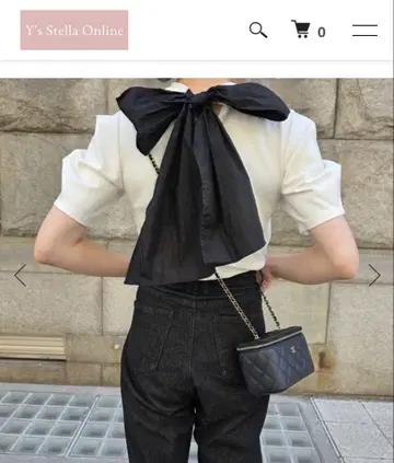 리본 포함 화이트 티셔츠