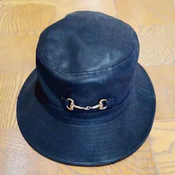 BROWNY 블랙 가죽풍 버킷 햇 골드 금장 장식 새상품