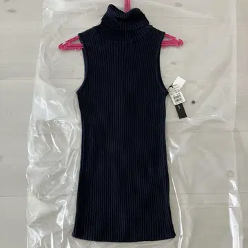 새상품 SCOT CLUB 네이비 터틀넥 슬리브리스 니트