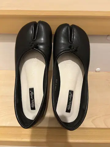 블랙 플랫 슈즈