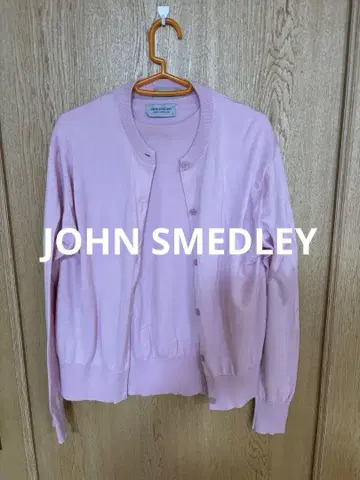 JOHN SMEDLEY 핑크 버튼이 달린 슬리브리스 가디건