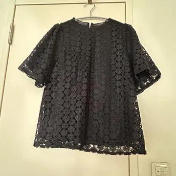 새상품급 24SS 쿠미쿄쿠 꽃무늬 레이스 반팔 블라우스