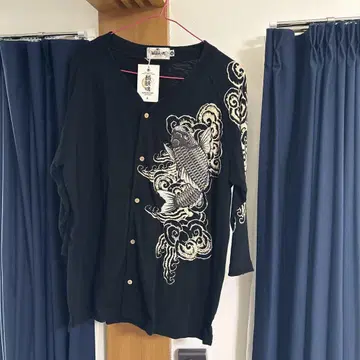 카라쿠리타마시 자수 잉어 디자인 블랙 가디건
