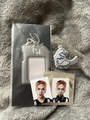 INI XQUARE ID 사진 홀더 + 캡슐 토이 이케자키 리토