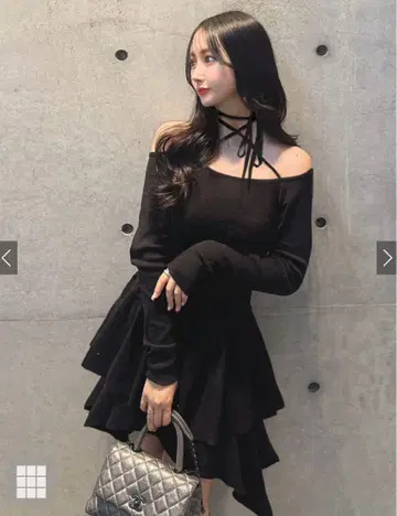 초커풍 오프숄더 니트 원피스