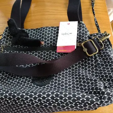 Kipling 숄더백 블랙과 화이트 패턴 미사용